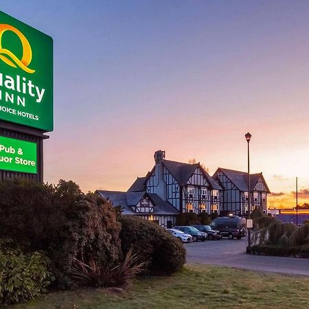 Quality Inn Waddling Dog Saanichton Exterior foto