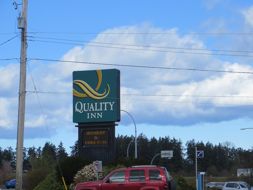 Quality Inn Waddling Dog Saanichton Exterior foto