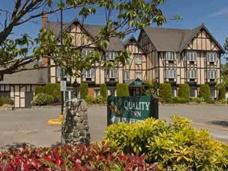 Quality Inn Waddling Dog Saanichton Exterior foto